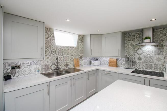 4 bed Semi-Detached for sale Image 5