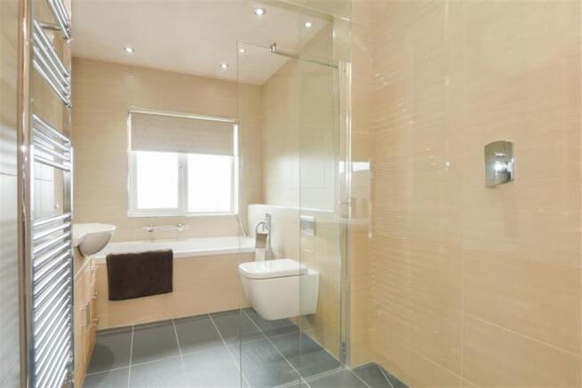 BATHROOM/WC