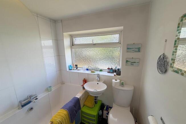 2 bed Semi-Detached to rent Image 9