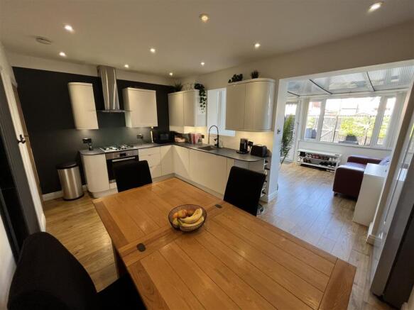 3 bed Terraced for sale Image 6