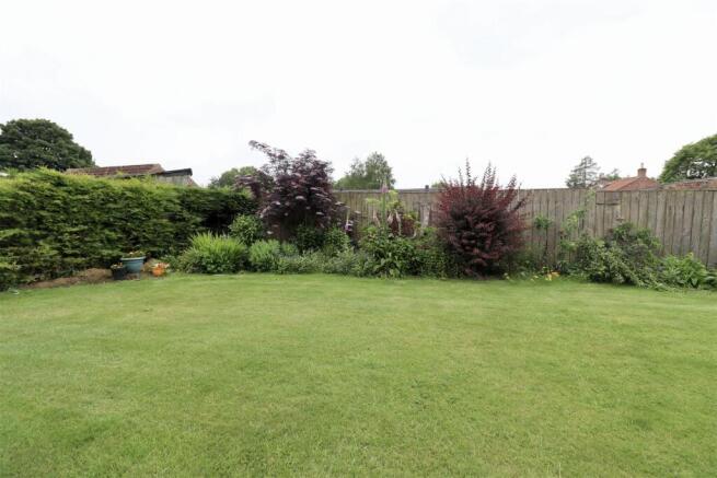 4 bed Detached Bungalow for sale Image 8