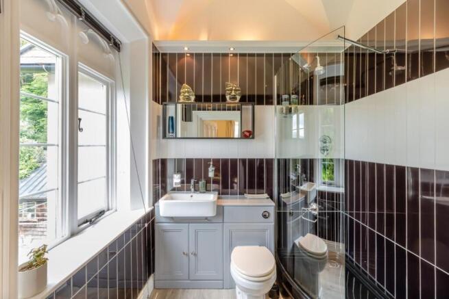 Ensuite Bed 2.jpg