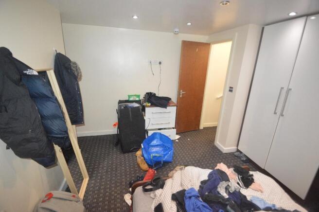 6 bed Terraced to rent Image 6