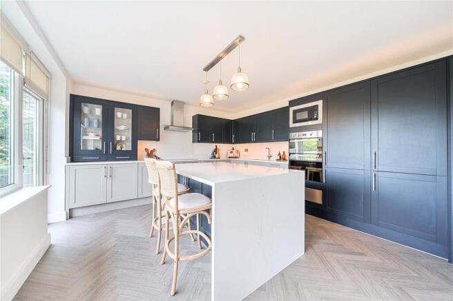 3 bed Apartment for sale Image 5