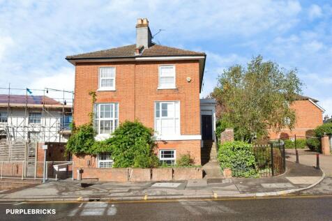 Portsmouth Road, Cobham, KT11