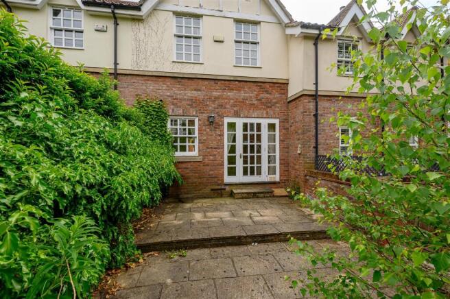 3 bed Terraced for sale Image 9