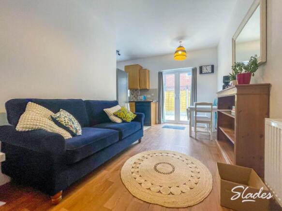 flat 2 woodside loun