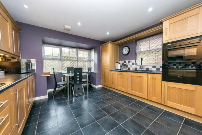 4 bed Detached for sale Image 5