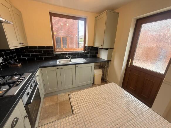 3 bed Semi-Detached to rent Image 7