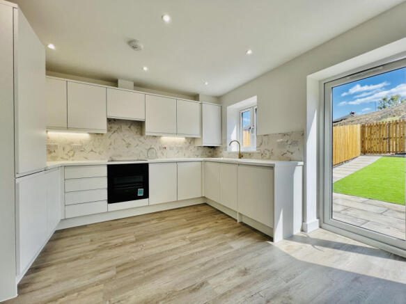 3 bed Town House for sale Image 8