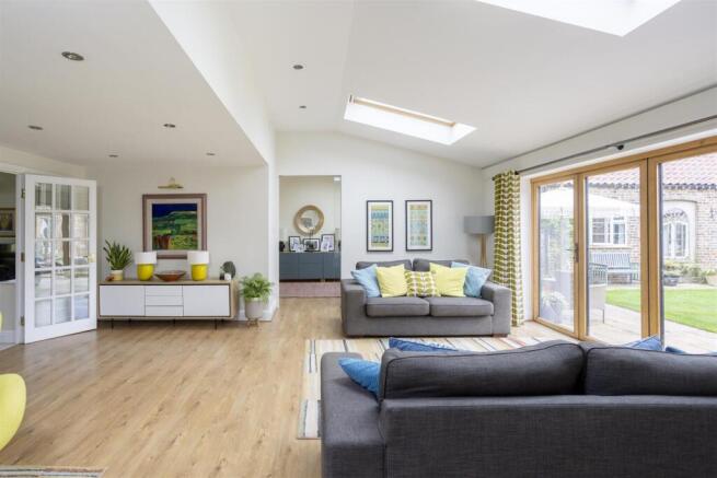 5 bed Detached for sale Image 5