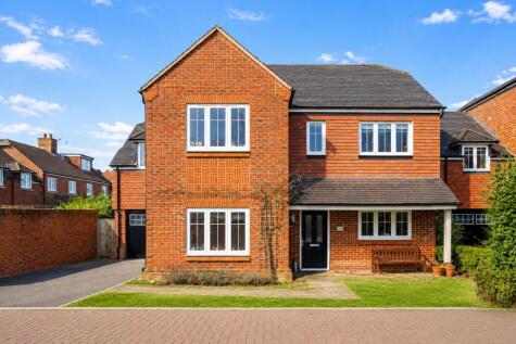 Scott Close, Kings Park, St. Albans, Hertfordshire, AL3