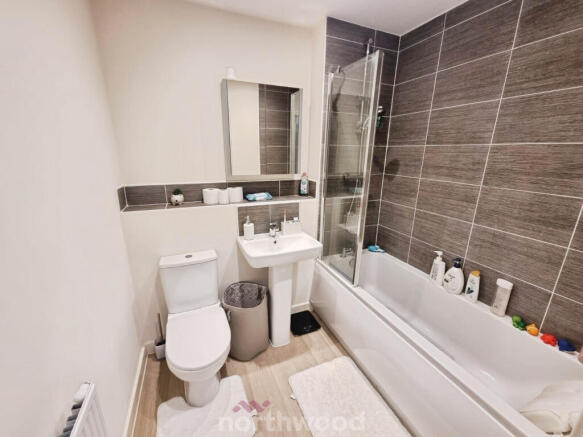 2 bed Flat to rent Image 5