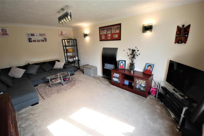 EXTENDED FAMILY/DINING ROOM: