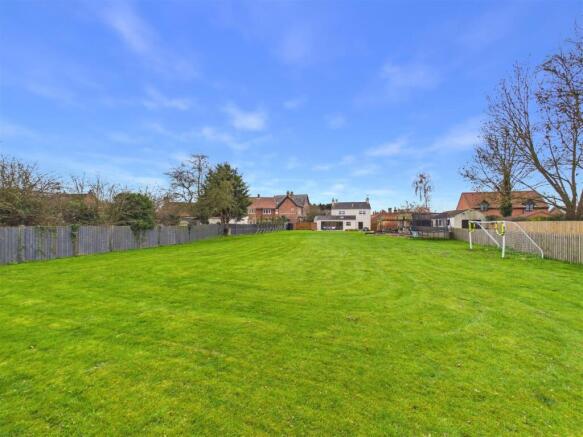 4 bed Detached for sale Image 5