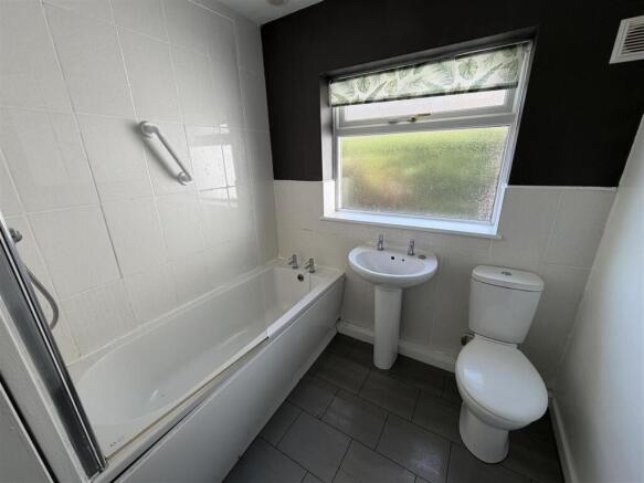 4 bed House for sale Image 8