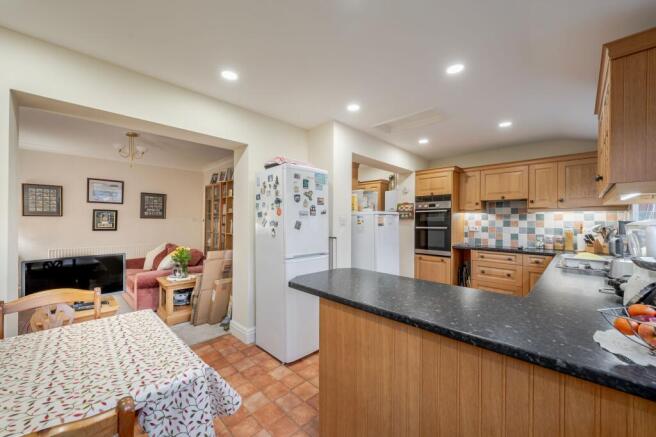 3 bed Semi-Detached for sale Image 10