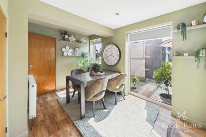 3 bed Semi-Detached for sale Image 4