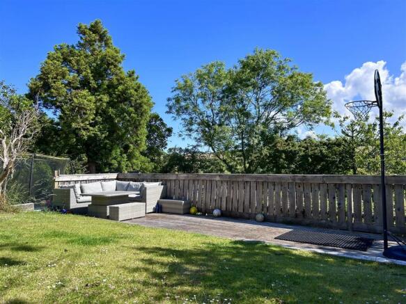 UPPER GARDEN