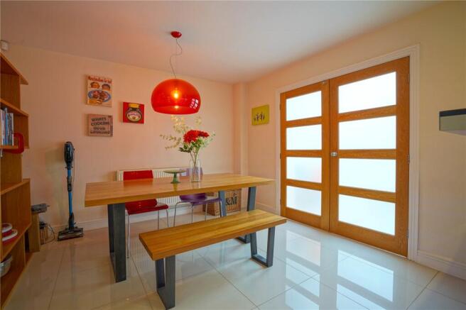 5 bed Detached for sale Image 8