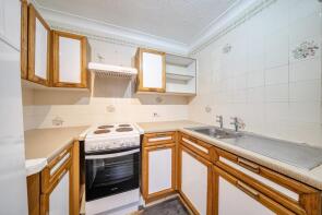 12a, Valley Court, Beechwood Gardens, Caterham CR3 6NR