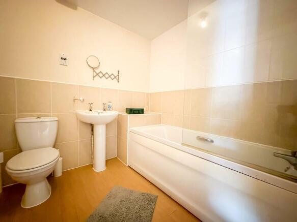 Family Bathroom.jpg