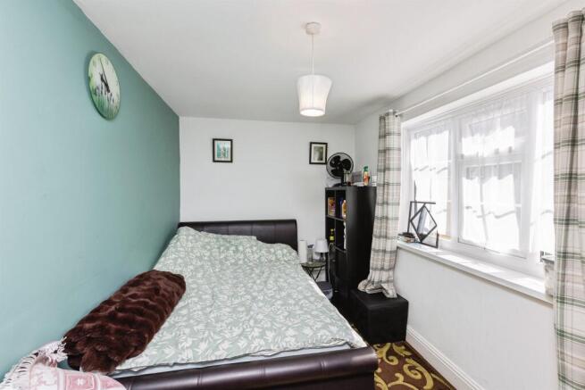 4 bed Semi-Detached for sale Image 7