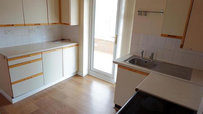 FITTED KITCHEN