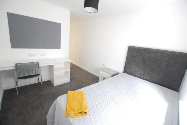 5 bed Terraced to rent Image 6