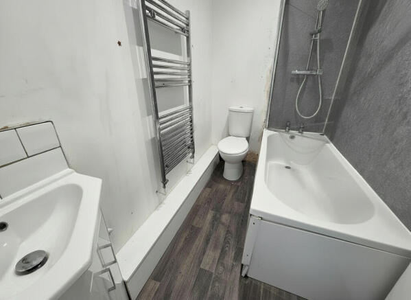 2 bed Terraced to rent Image 6