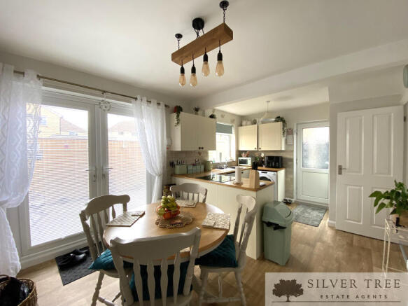 3 bed Semi-Detached for sale Image 8