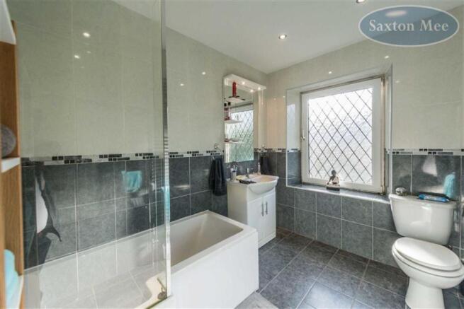 LUXURIOUS BATHROOM