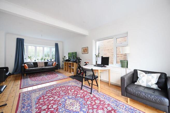 5 bed Detached for sale Image 9