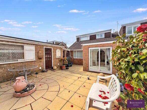 3 bed Semi-Detached Bungalow for sale Image 10