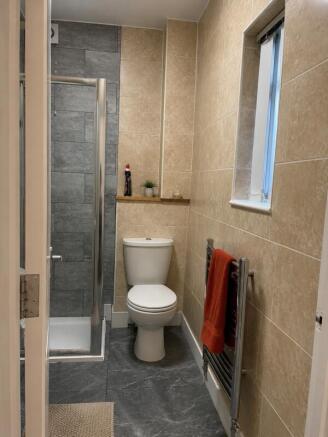 3 bed Flat to rent Image 5