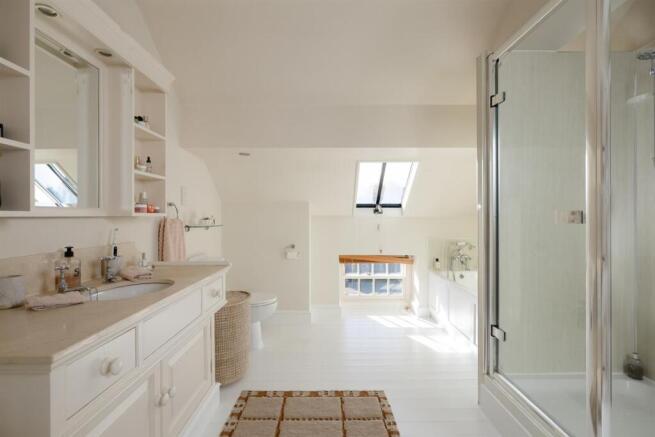 Principal Bedroom Suite & Dressing Room