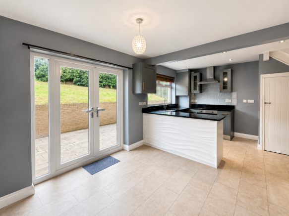 4 bed Semi-Detached for sale Image 7