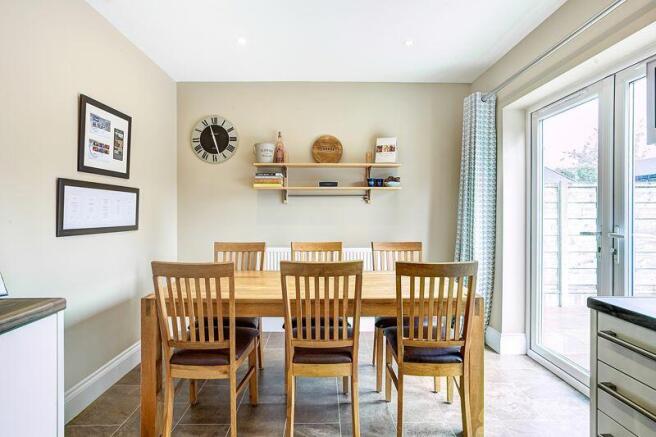 KITCHEN DINER E