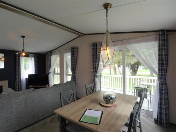2 bed Park Home for sale Image 4