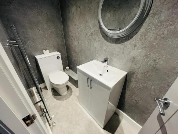2 bed Apartment to rent Image 12