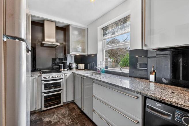 2 bed Semi-Detached for sale Image 7