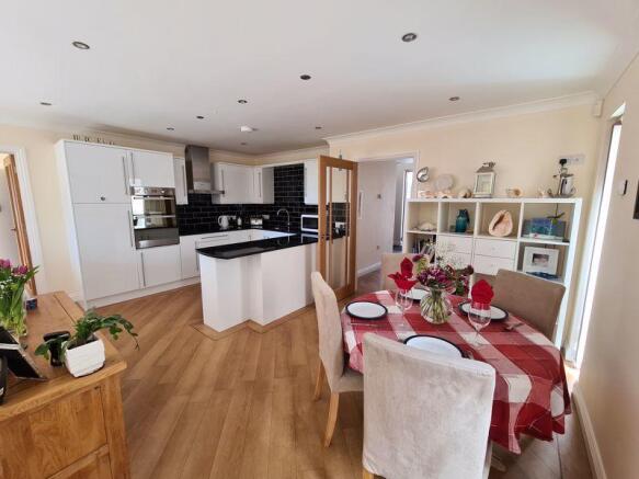 Kitchen/Dining...