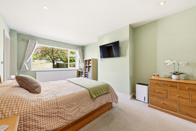 4 bed Semi-Detached for sale Image 10