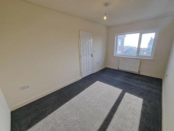 2 bed Apartment to rent Image 8