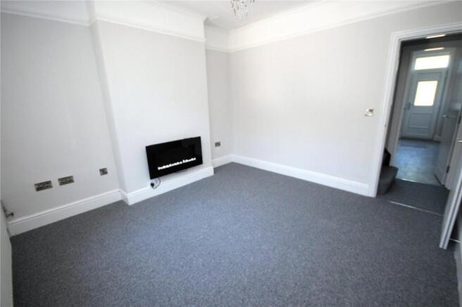 3 bed Terraced to rent Image 5