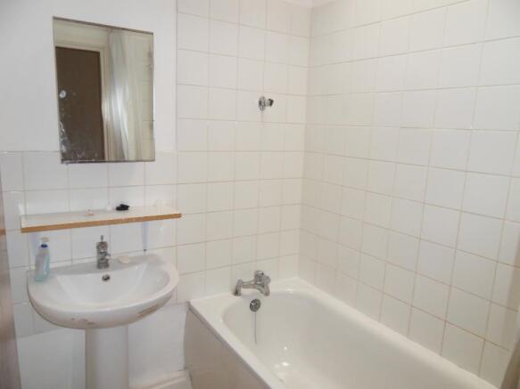 3b Martindale Road bathroom.JPG