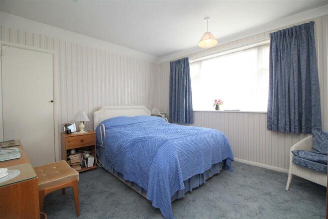 bedroom 1 .jpg