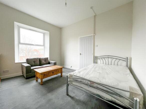 Flat 5, 27 Victoria Road_-3.jpg