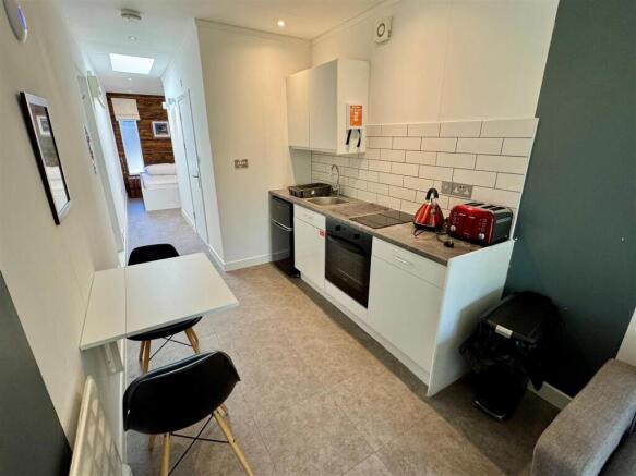 10 Drydock Shower Kitchen