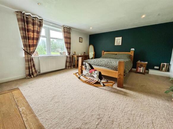 4 bed Terraced for sale Image 11